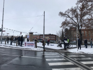 V Hradci se dnes demonstrovalo: kontroverzní Luboš Xaver Veselý do Českého rozhlasu (ne)patří