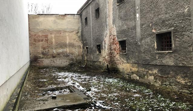 Bývalá věznice poblíž Krakonošova náměstí- dvůr