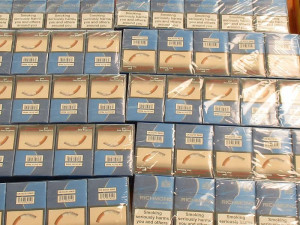 Muž z Polska pašoval cigarety. Před celníky předstíral, že mu nejde otevřít kufr