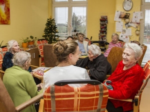 Kraj získal rekordní částku na sociální služby, 1,1 miliardy korun. Na pokrytí všech vládních slibů to ale stále nestačí