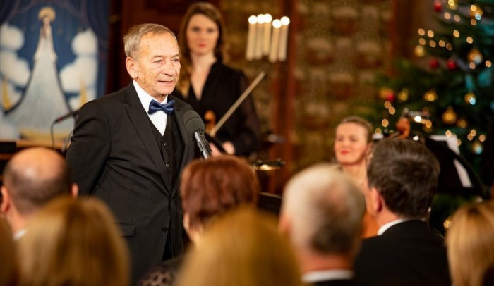 Jaroslav Kubera, jeden z nejvýznamnějších politiků Česka, proslul svým vztahem k Tchaj-wanu či kuřáckou vášní