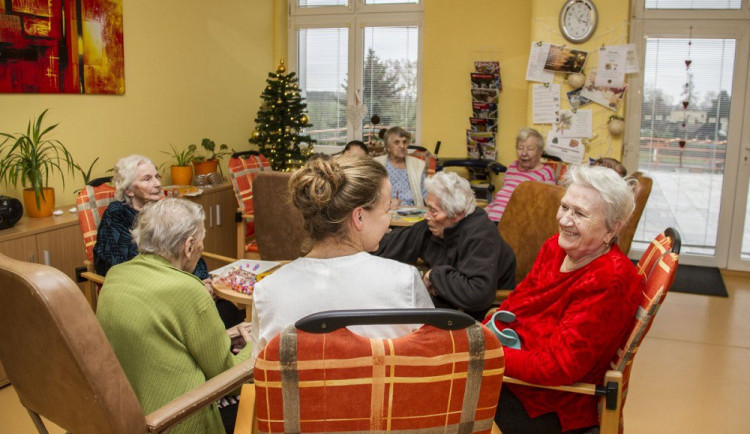 Kraj získal rekordní částku na sociální služby, 1,1 miliardy korun. Na pokrytí všech vládních slibů to ale stále nestačí
