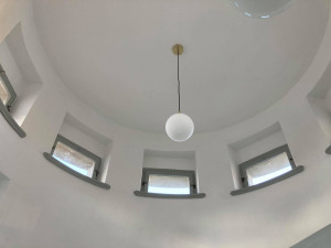 Kiosky na Pražském mostě jsou téměř hotové. Firma před koncem odstoupila od smlouvy