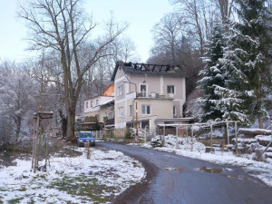 Mladá rodina s ani ne ročním dítětem přišla kvůli požáru o domov. Lidé jim poslali už 430 tisíc