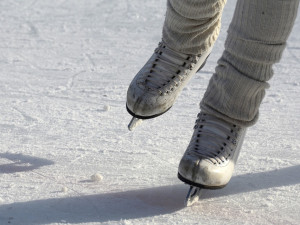 Hasiči varují před stupem na zamrzlé vodní plochy. Bruslaři by s sebou měli nosit ledové bodce
