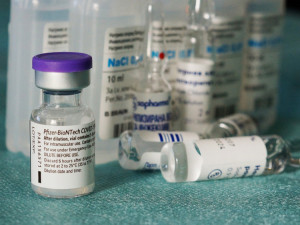 Královéhradecký kraj obdržel jen zhruba polovinu slibované vakcíny. Dočasně se omezí nábor zájemců