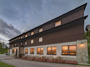 Po téměř 30 letech končí provozovateli Hromovky smlouva. S odkoupením hotelu mohou pomoct naši hosté, tvrdí