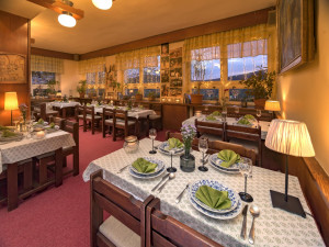 Po téměř 30 letech končí provozovateli Hromovky smlouva. S odkoupením hotelu mohou pomoct naši hosté, tvrdí