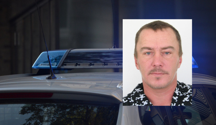 Nepoznáváte tohoto muže? Pátrá po něm policie u nás i na Slovensku