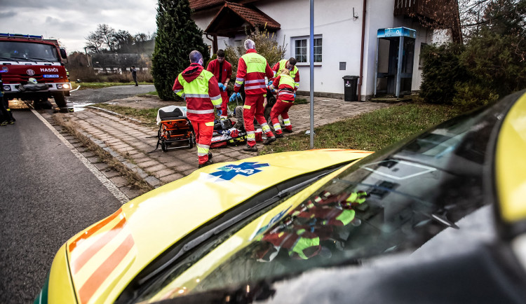 Krajští záchranáři jedou na hraně kapacity. Stoupá počet pacientů převážených mimo Královéhradecký kraj