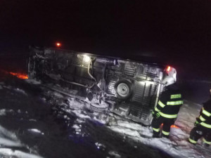 Královéhradecký kraji zasypal sníh. Na silnicích se stalo několik desítek nehod