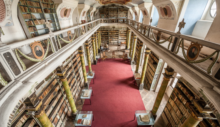 Broumovský klášter chystá na neděli online prohlídku unikátní knihovny