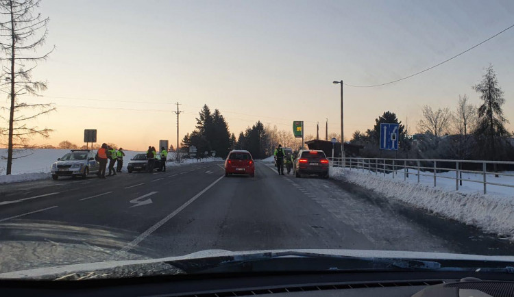 Lidé na Trutnovsku začali nakupovat respirátory a roušky. Dodržování uzávěr je zatím bez komplikací