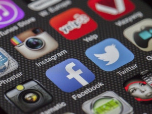 Facebook vzal uživatelům některé funkce na Messengeru a Instagramu