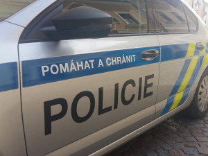 Policie objasnila vloupačky do aut v Hradci Králové