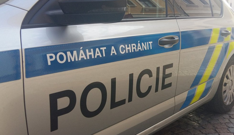 Policie objasnila vloupačky do aut v Hradci Králové