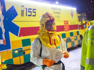 PŘEHLED: Tento týden dala pandemie kraji zabrat. Rekordní převoz pacientů, plné nemocnice i uzavřené Trutnovsko