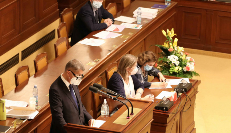 SPD se pokusí vyvolat schůzi Sněmovny ke zrušení nouzového stavu. Řešit ho bude i Ústavní soud