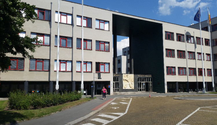Mezi podnikatele Hradec Králové rozdělí 3,5 milionu. Každý si mohl zažádat o maximálně 10 tisíc korun