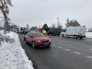 Nejvhodnější výstroj policistů na kontrolních stanovištích? Teplá výstroj, čaj a bageta