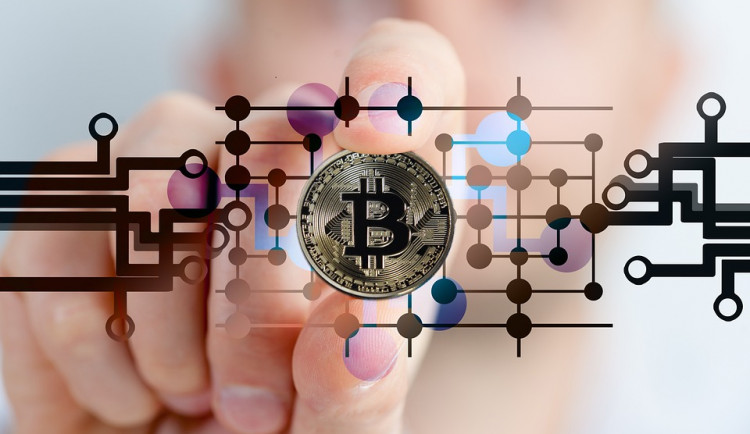 Chtěl si vyzkoušet obchodování s Bitcoinem, vysáli mu z účtu 200 tisíc
