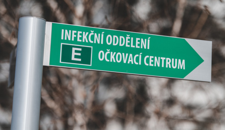 Kraj chce spustit druhou fázi očkování v dubnu. Hledají se dobrovolníci do velkokapacitních očkovacích center