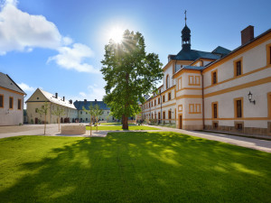 Zavřený Kuks lidi neodradil. Ve velkém navštěvovali jeho venkovní areál