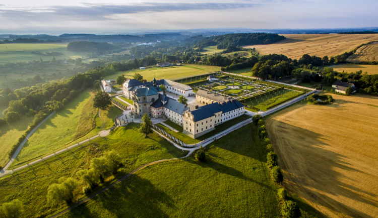 Zavřený Kuks lidi neodradil. Ve velkém navštěvovali jeho venkovní areál