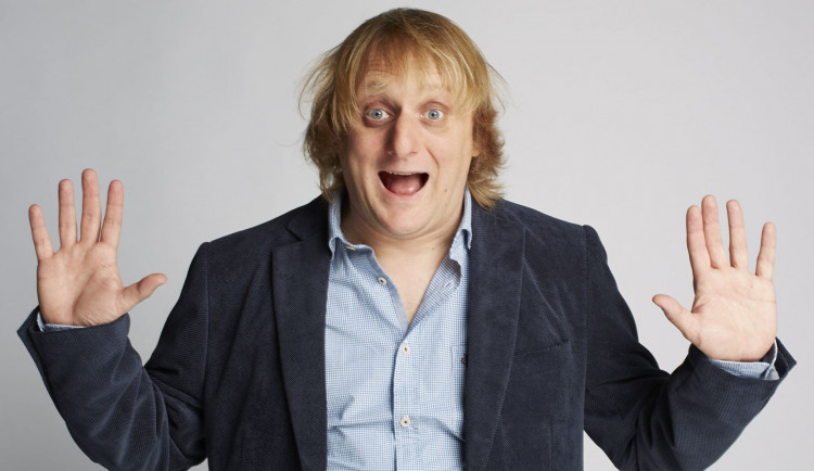 Komik Lukáš Pavlásek se promění v automat na stand-upy