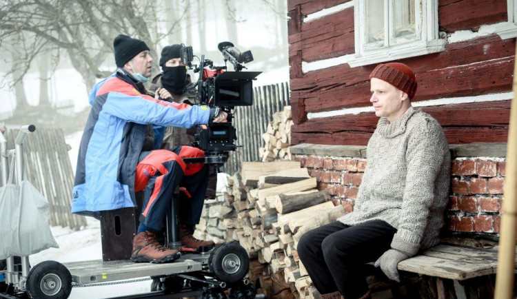 V Krkonoších se začal natáčet film Poslední závod s Kryštofem Hádkem