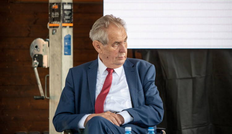 Prezident Zeman podepsal zvýšení schodku rozpočtu z 320 miliard na 500 miliard