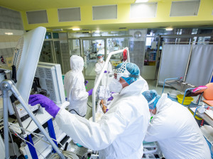 Za covidového pacienta na standardním lůžku nemáme od pojišťovny ani korunu, říká ředitel Trutnovské nemocnice Miroslav Procházka
