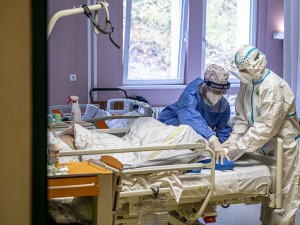 Za covidového pacienta na standardním lůžku nemáme od pojišťovny ani korunu, říká ředitel Trutnovské nemocnice Miroslav Procházka