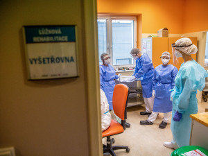 Za covidového pacienta na standardním lůžku nemáme od pojišťovny ani korunu, říká ředitel Trutnovské nemocnice Miroslav Procházka