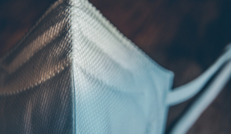 PŘEHLED: Na koho se nevztahuje povinnost mít respirátor? FFP2 nemusí mít řidiči MHD nebo děti