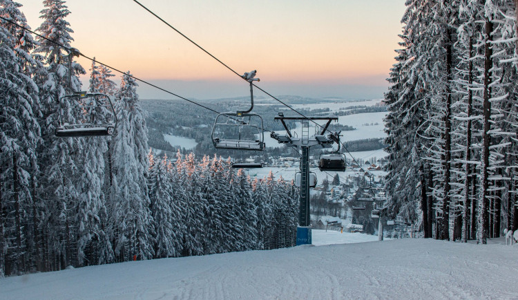 Skicentrum Deštné ukončilo lyžařskou sezonu. Lyžovalo se jen devět dní