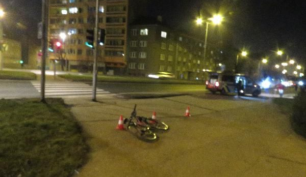Pěkné počasí vylákalo cyklisty. Opatrní musí být řidiči i samotní lidé na kole