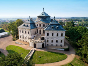 V Chlumci nad Cidlinou se opravuje zámek. Konání svateb ani návštěvníky rekonstrukce neomezí