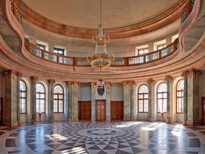 V Chlumci nad Cidlinou se opravuje zámek. Konání svateb ani návštěvníky rekonstrukce neomezí