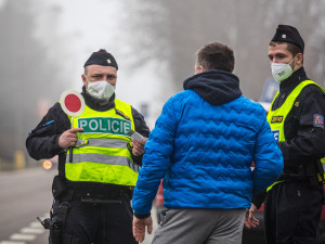 Dodržování opatření v kraji? Řidiči pod vlivem a cizinci bez dokladů