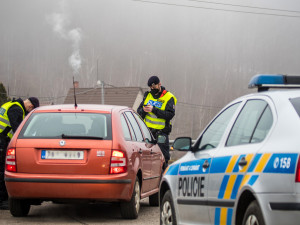 Dodržování opatření v kraji? Řidiči pod vlivem a cizinci bez dokladů