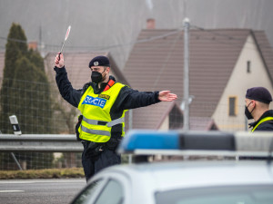 Dodržování opatření v kraji? Řidiči pod vlivem a cizinci bez dokladů