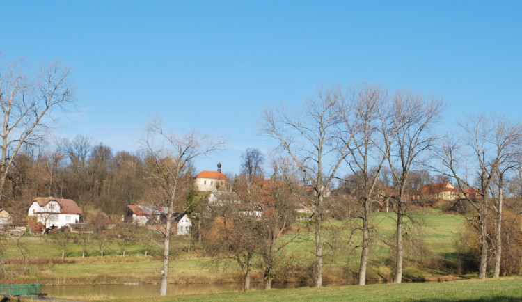 Jak se žije v nejmenší obci v kraji? Kostelec má jen dva kilometry na délku