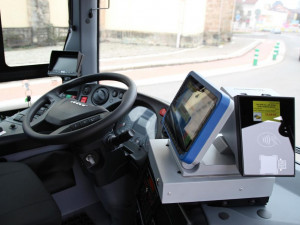 Tento týden začal jezdit ve Dvoře Králové nový autobus. Převeze až 70 cestujících najedou