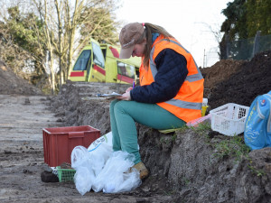 Archeologický unikát na Hradecku. Hrob ženy z 5. století nemá v republice obdoby