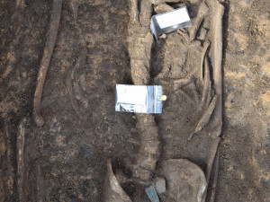 Archeologický unikát na Hradecku. Hrob ženy z 5. století nemá v republice obdoby