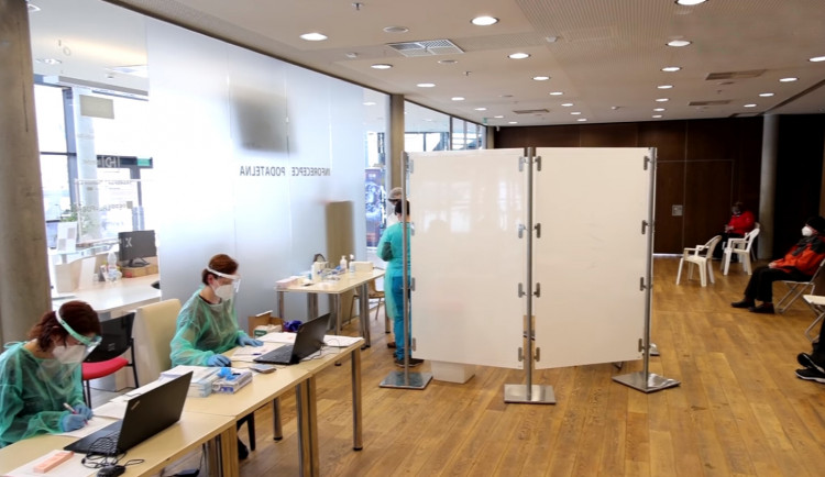 O testování v trutnovském UFFU je zájem. Lidé mohou přijít i příští týden