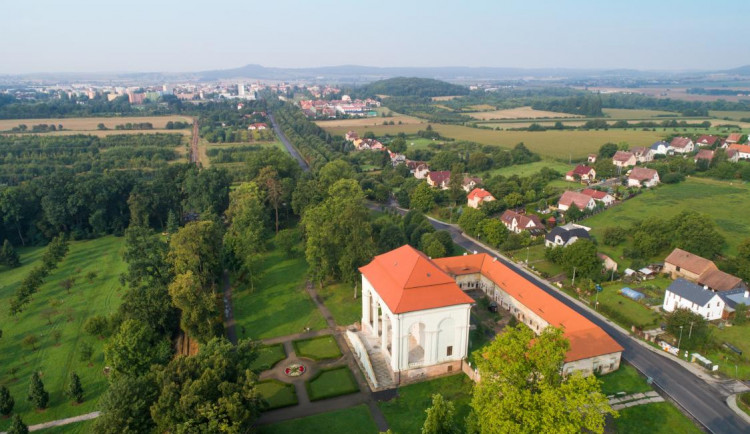 Rekonstrukce Valdštejnské lodžie v Jičíně se zkomplikovala. Zdi a trámy jsou v horším stavu, než se předpokládalo