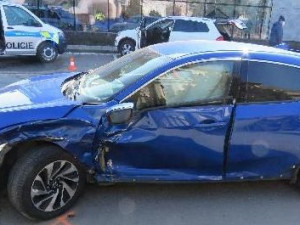 Kapela Poetika měla v Hradci Králové dopravní nehodu. Do jejich auta narazil mladý řidič BMW