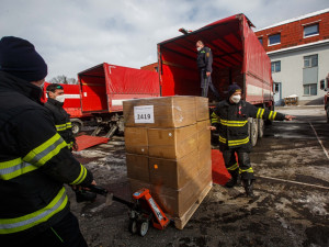 Kraj školám rozdá tisíce respirátorů. Do nemocnic je připraven přijímat pacienty z jiných krajů